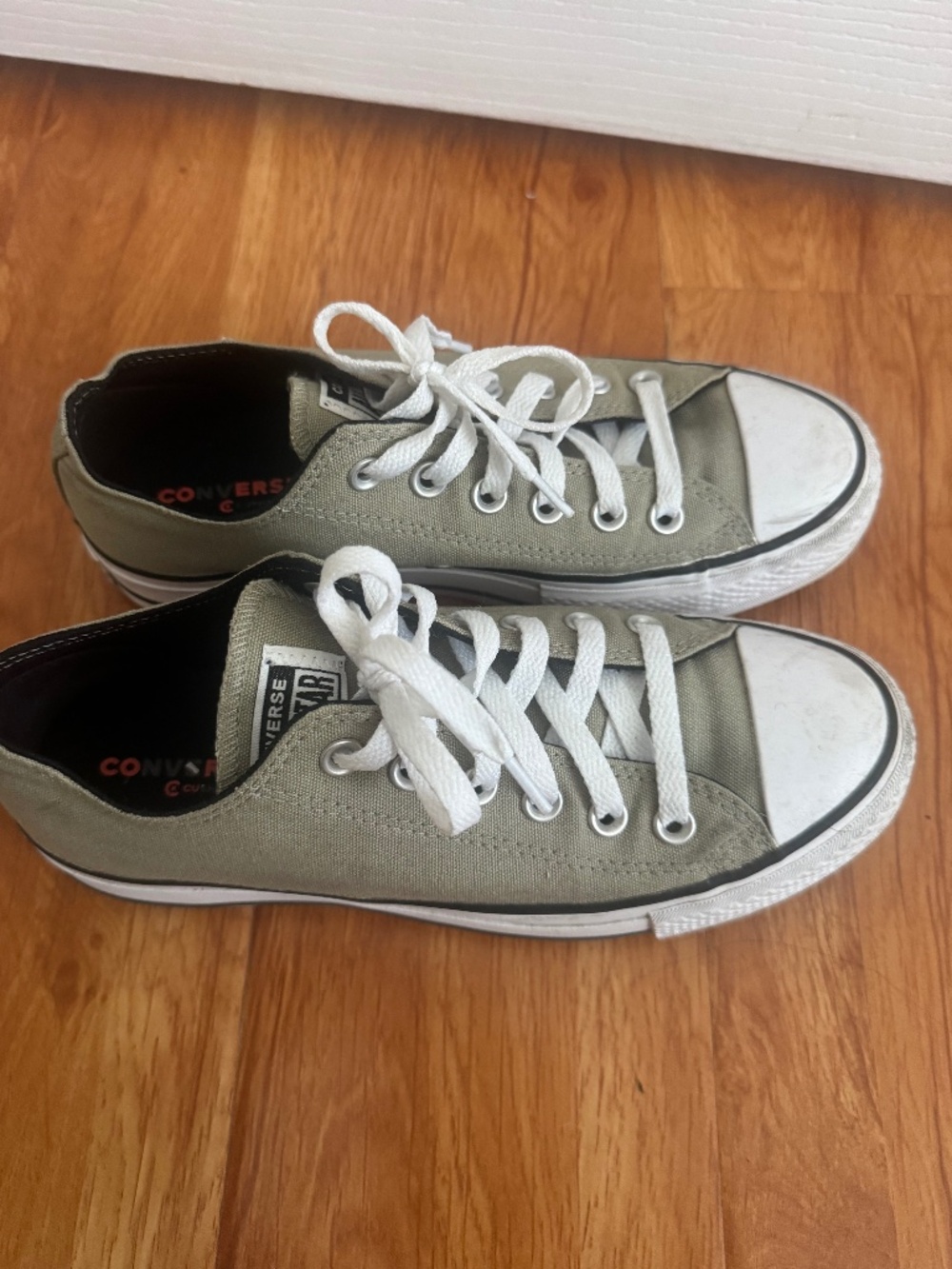 Converse platform tennis shoes